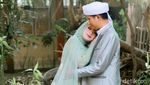 Suamiku Adalah Teman Ayahku, Ini Foto Pernikahan Viral Beda Usia 34 Tahun