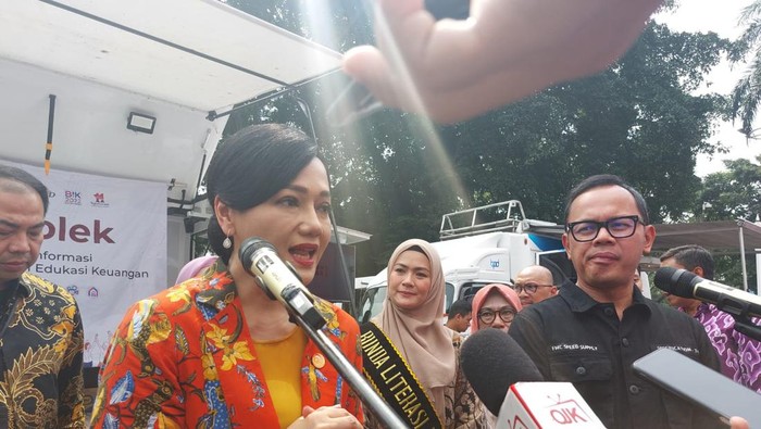 Friderica Widyasari Dewi OJK