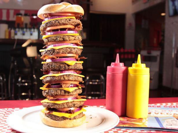 Gokil! 5 Tantangan Makan Ini Sajikan Makanan Seberat Belasan Kg