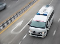 Ada Mobil dan Motor Pelat Hitam Kawal Ambulans atau Pemadam, Kasih Jalan Nggak?