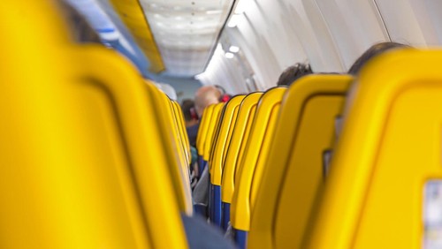 Ilustrasi kabin pesawat RyanAir