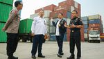 Kamrussamad Tinjau Terminal Peti Kemas Pelabuhan Tanjung Priok