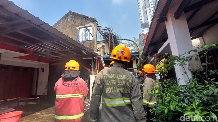 Kebakaran rumah di Bandung.