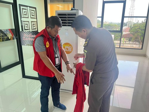 Satu ASN yang bekerja di Pelabuhan Kelas III Labuhan Lombok inisial S menjadi tersangka kasus korupsi tambang Pasir Besi di Lombok Timur, Selasa (25/7/2023).