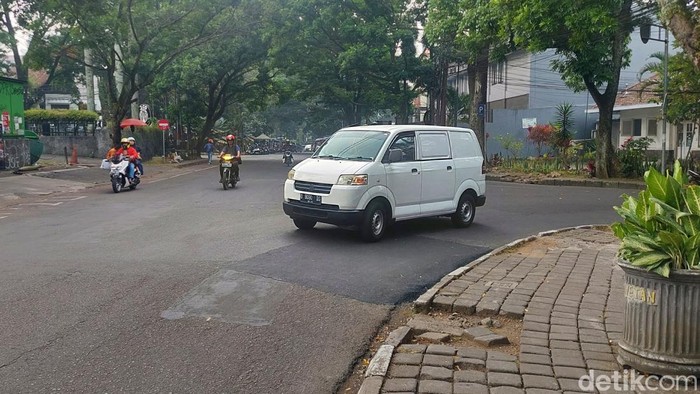 Kondisi jalan di tikungan Purnawarman-Ranggagading yang menganga sudah diperbaiki