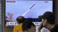 Sementara pada Senin (24/7), kapal selam AS bertenaga nuklir lainnya juga tiba di Korea Selatan.