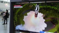 Diketahui, Korea Utara melakukan uji coba rudal balistik minggu lalu, beberapa jam setelah kapal selam rudal balistik bersenjata nuklir AS tiba di pelabuhan Korea Selatan untuk pertama kalinya sejak 1980-an. Selama akhir pekan, Korut disebut telah menembakkan rentetan rudal jelajah ke laut lepas pantai baratnya.  