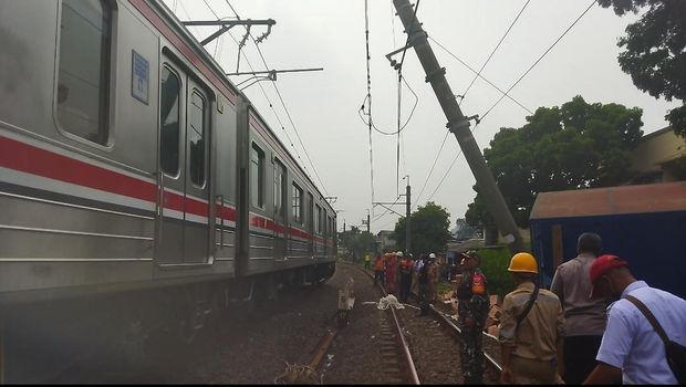 KRL Sudah Melintas di Lokasi Truk Tabrak Tiang LAA