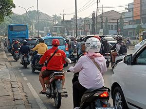 Warga Mengeluh Capek Hadapi Macet di Ciputat Tiap Hari: Cuma Bisa Sabar