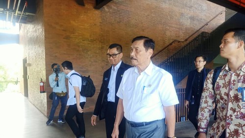 Menko Marvest Luhut Pandjaitan saat kunjungan kerja di Denpasar, Selasa (25/7/2023).