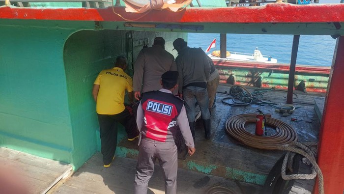 Dinamo pompa Kapal Motor (KM) Bina Sejati milik PT Arabikatama Khatulistiwa Fishing Industry (AKFI) meledak.