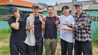 Saat ini Minhyuk sedang bertugas wamil sementara Shownu belum lama menyelesaikan kegiatan wamilnya. (Foto: dok. Twitter MONSTA X)
