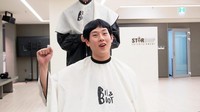 Momen ketika Joohoney akan digunduli jelang wamil. (Foto: dok. Starship Entertainment)