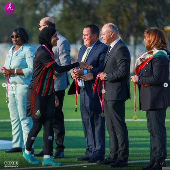 Nouhaila Benzina, pesepak bola wanita pertama pakai hijab di piala dunia wanita.