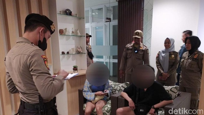 Pasangan mesum di Tuban terjaring razia