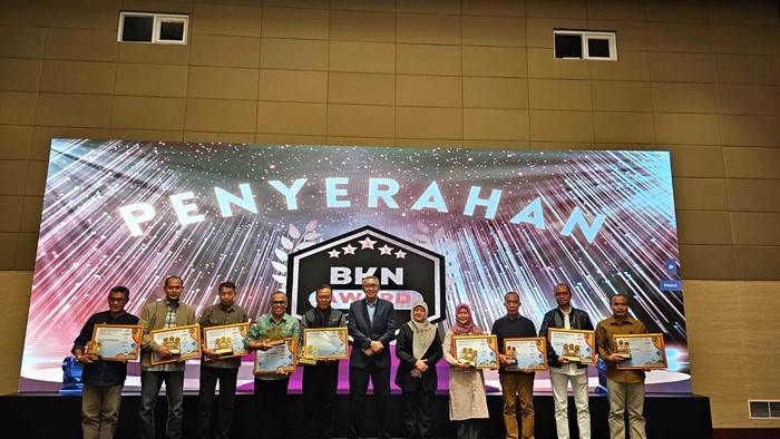 Pemerintah Kabupaten (Pemkab) Karawang menyabet tiga penghargaan dalam Implementasi NSPK Manajemen ASN Terbaik Tahun 2023 yang digelar BKN Regional lll Jawa Barat.