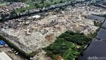 Penampakan Gunungan Sampah di TPS Liar Cilincing