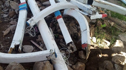 Kondisi perahu milik I Wayan Sarya (40) yang hancur setelah dihantam gelombang di perairan Bias Lantang, Desa Seraya Timur, Kecamatan/Kabupaten Karangasem pada Selasa (25/7/2023).