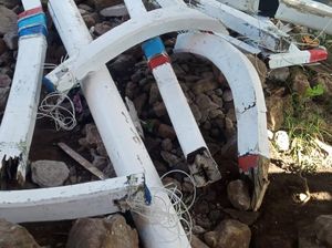 Perahu Terbalik Dihantam Gelombang, Nelayan Karangasem Terombang-ambing
