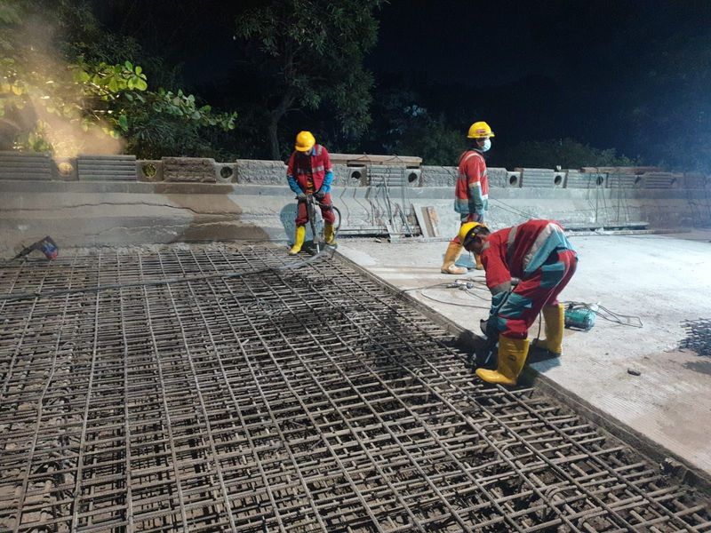 Perbaikan Jembatan Akses Marunda sisi selatan, Cilincing, Jakarta Utara. (Dok Dinas Bina Marga DKI Jakarta)