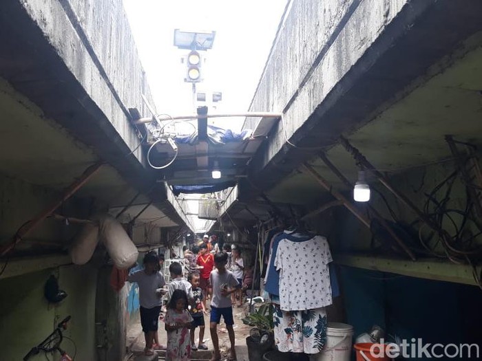 Permukiman di Bawah Kolong Tol