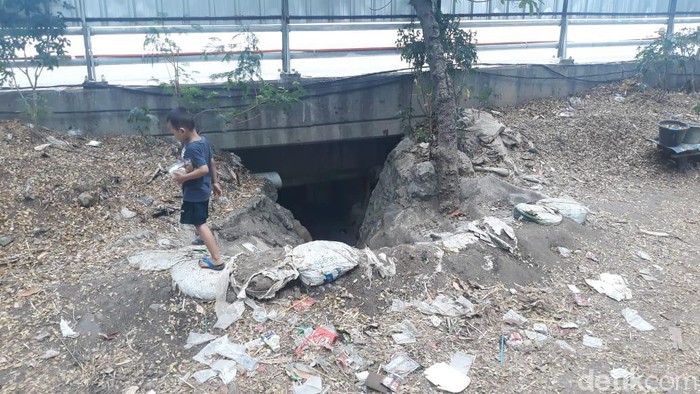 Permukiman di Kolong Tol