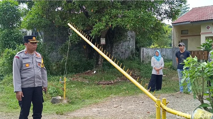 Polisi cek lokasi perempuan dibegal di Bogor (Rizky Adha Mahendra/detikcom)