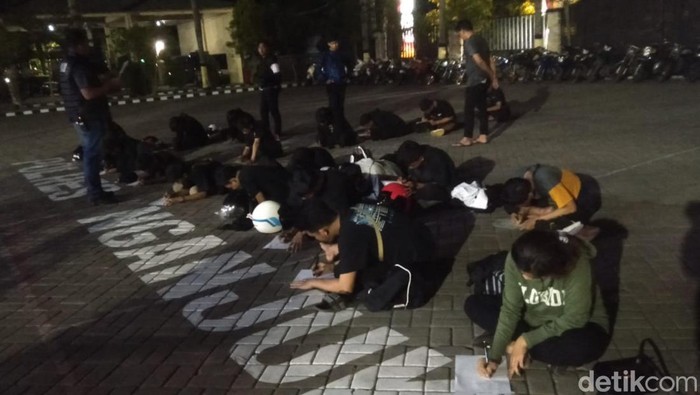 Polisi di Nganjuk mengamankan 19 pesilat yang konvoi usai pengesahan warga PSHT
