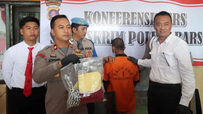 Polisi merilis kasus pemerkosaan kake terhadap cucunya di Barito Selatan.