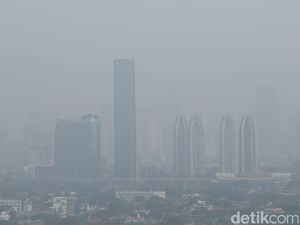 Inmendagri soal Polusi Udara Jabodetabek: Siram Jalan untuk Kurangi Debu
