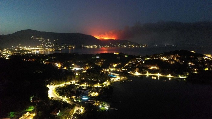 Plumes of smoke rise from a wildfire on the island of Corfu, Greece July 23, 2023 in this picture obtained from social media. TikTok @djidronepiloot/via REUTERS  THIS IMAGE HAS BEEN SUPPLIED BY A THIRD PARTY. MANDATORY CREDIT. NO RESALES. NO ARCHIVES.