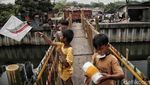 Potret Kehidupan Anak-anak di Pemukiman Kumuh Cilincing