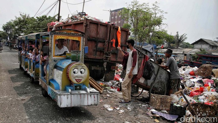 Potret Kehidupan Anak-anak di Pemukiman Kumuh Cilincing Jakarta Utara meraih Kota Layak Anak 2023 dari KemenPPPA. Begini kehidupan anak-anak di pemukiman kumuh Jalan Reformasi RT 7 RW 8, Cilincing, Jakarta.
