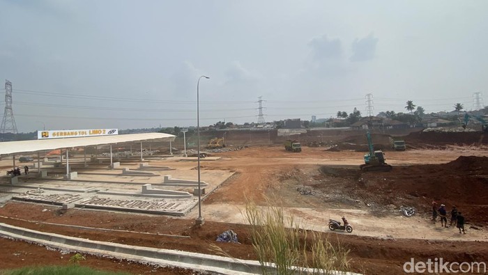 Rumah di tengah proyek Tol Cijago sudah dibongkar
