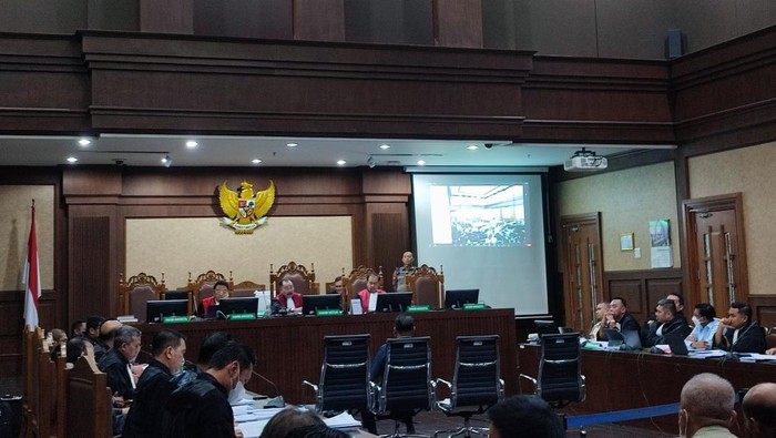 Sidang Johnny G Plate dkk dengan agenda pemeriksaan saksi