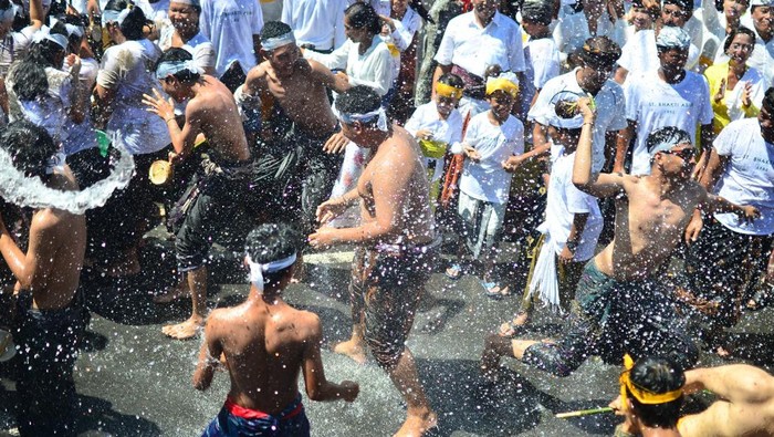 Simak sejarah hingga filosofi tradisi Siat Yeh di Banjar Teba, Desa Adat Jimbaran, Kabupaten Badung, Bali. (Foto: warisanbudaya.kemdikbud.go.id)