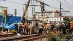 Tiang LAA Rel Pondok Ranji-Kebayoran Diperbaiki Usai Ditabrak Truk