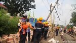 Tiang LAA Rel Pondok Ranji-Kebayoran Diperbaiki Usai Ditabrak Truk