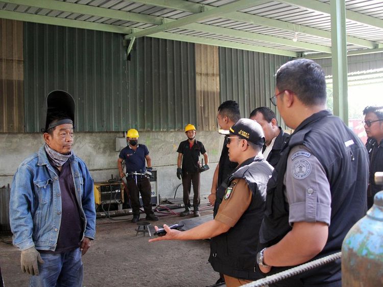 Timpora Razia Tenaga Kerja Asing di Riau