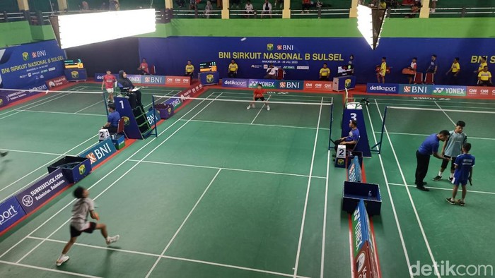 Turnamen bulutangkis BNI Sirnas B 2023 Sulsel di GOR Sungguminasa, Gowa.
