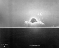 Biopik ‘Oppenheimer’ menampilkan sosok J. Robert Oppenheimer dan temuannya yakni bom atom. Berikut adalah potret asli saat uji coba bom tersebut.