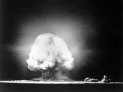 Potret Asli Uji Coba Bom Atom Oppenheimer yang Mencekam