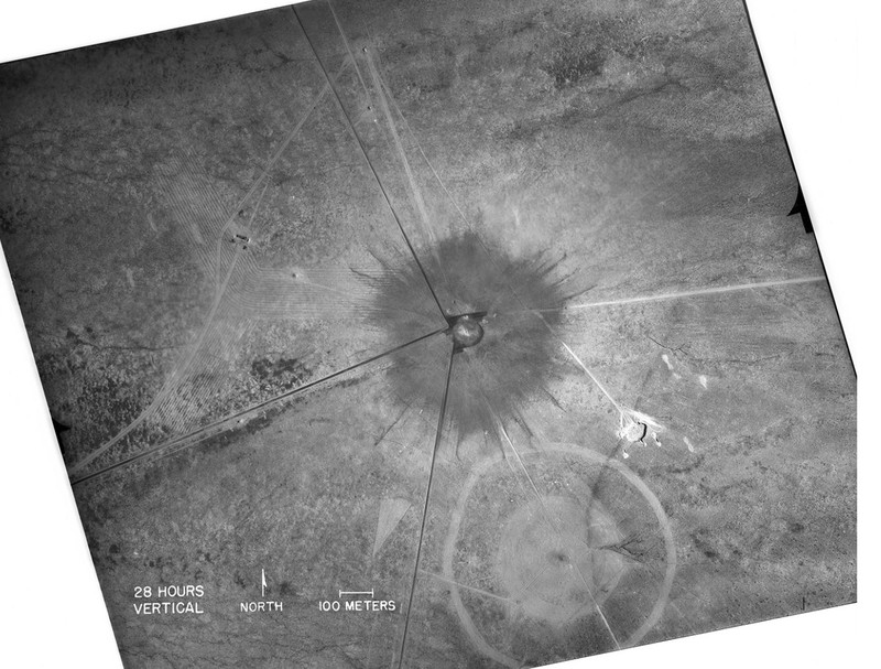 Biopik ‘Oppenheimer’ menampilkan sosok J. Robert Oppenheimer dan temuannya yakni bom atom. Berikut adalah potret asli saat uji coba bom tersebut.