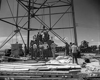 Biopik ‘Oppenheimer’ menampilkan sosok J. Robert Oppenheimer dan temuannya yakni bom atom. Berikut adalah potret asli saat uji coba bom tersebut.