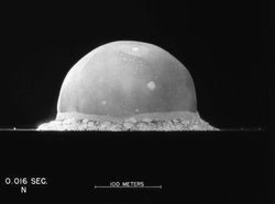 Potret Asli Uji Coba Bom Atom Oppenheimer yang Mencekam