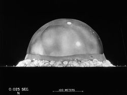 Potret Asli Uji Coba Bom Atom Oppenheimer yang Mencekam