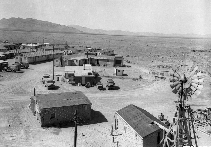 Biopik ‘Oppenheimer’ menampilkan sosok J. Robert Oppenheimer dan temuannya yakni bom atom. Berikut adalah potret asli saat uji coba bom tersebut.