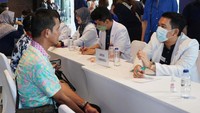 Digelar di Fatmawati City Center, program yang terselenggara atas kolaborasi dengan Perhimpunan Dokter Spesialis Kulit dan Kelamin Indonesia (PERDOSKI) Cabang Jakarta ini berfokus memberikan konsultasi dan layanan kesehatan kulit gratis bagi 500 masyarakat.  