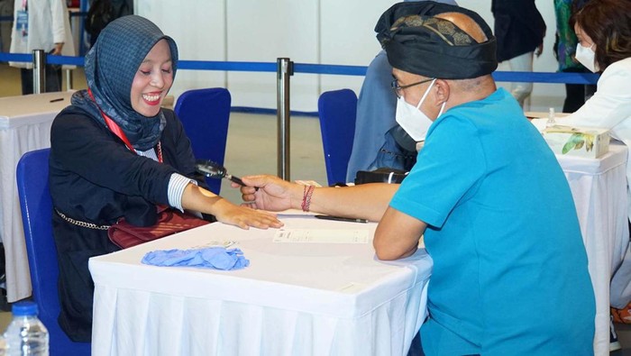 Layanan kesehatan kulit gratis digelar di Fatmawati City Center. Warga pun menyerbu.