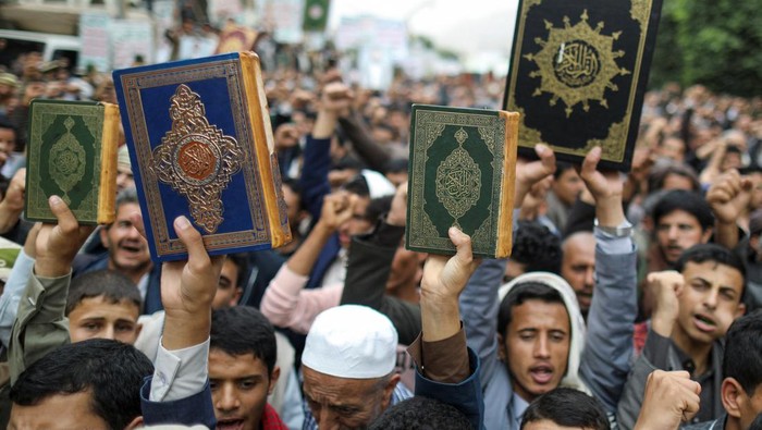 Men hold firearms as people demonstrate against the desecration of the Koran in Denmark, in Sanaa, Yemen July 24, 2023. REUTERS/Khaled Abdullah     TPX IMAGES OF THE DAY